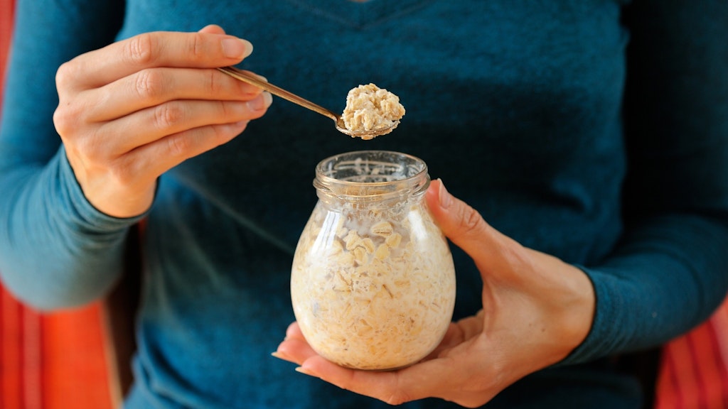 Die Overnight Oats können ganz problemlos überall hin mitgenommen werden.