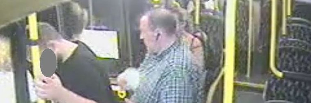 Dieses Bild aus einer BVG-Überwachungskamera hat die Polizei veröffentlicht.