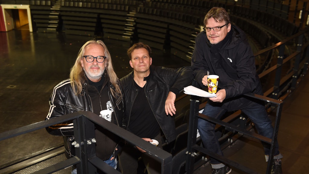 Auf ein Käffchen traf sich KURIER-Reporter Norbert Koch-Klaucke mit Hardy Krischkowsky (li.) und seinem Band-Kollegen Thomas Brunke im Tempodrom.