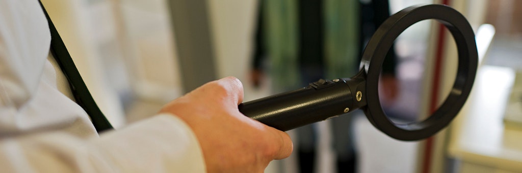 Ein versteckter Metalldetektor an einer Highschool in New York förderte mehrere Schusswaffen zu Tage.