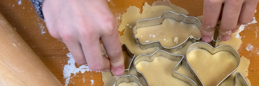 Von rohem Keksteig sollten Plätzchenbäcker dieser Tage besser nicht naschen: Lebensmittelkontrolleure haben in Weizenmehl krankmachende Bakterien nachgewiesen. 