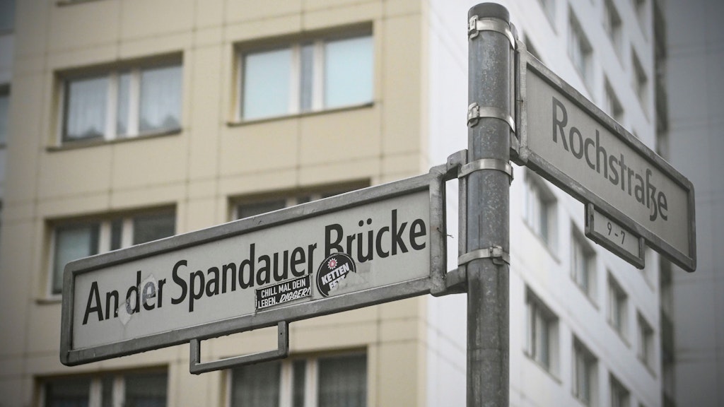 Hier, an der Spandauer Brücke, hatte der Rentner seinen Wagen abgestellt. Als er einen Tag später wiederkam, war das Auto weg. 
