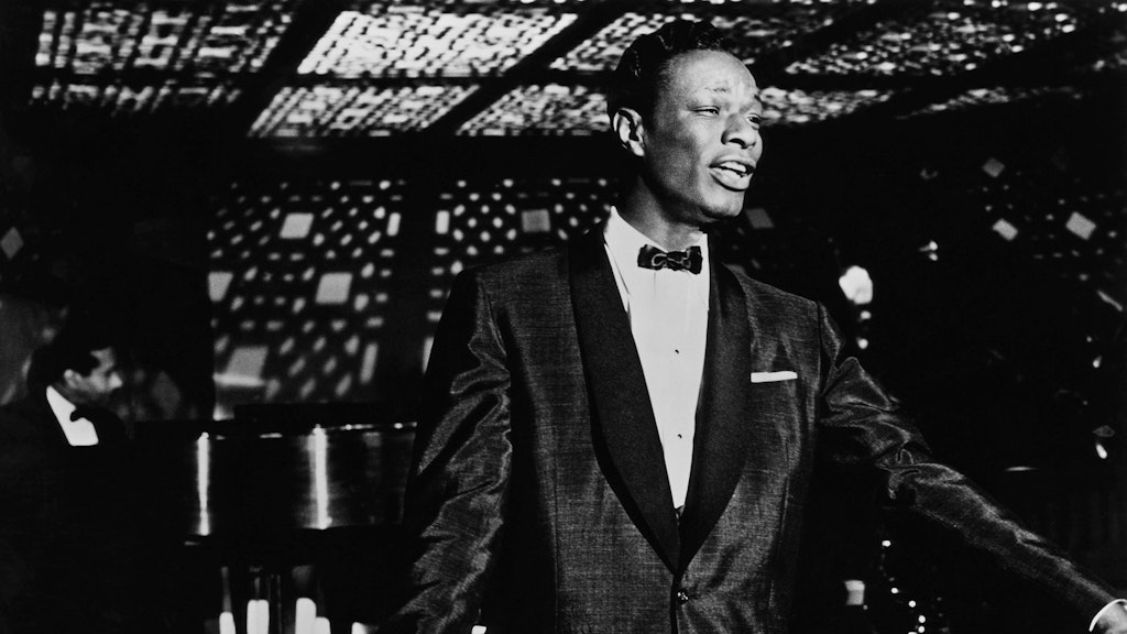 Nat „King“ Cole feiert posthum mit „A Sentimental Christmas – Cole Classics Reimagined“ ein Comeback in unseren Wohnzimmern.