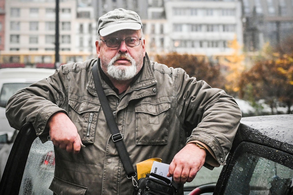 Rentner Gerald S. streitet sich mit der Polizei Berlin wegen Falschparken.