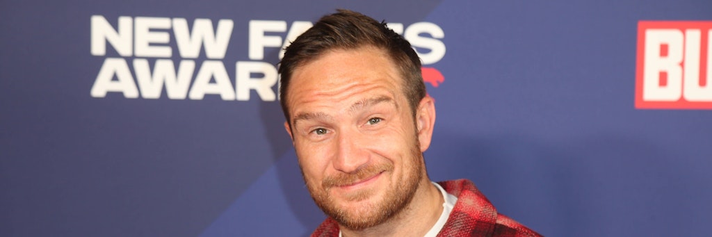 Schauspieler und BVB-Fan Frederick Lau nimmt die angebliche Spuck-Attacke gegen einen Mitarbeiter des FC Bayern mit Humor.