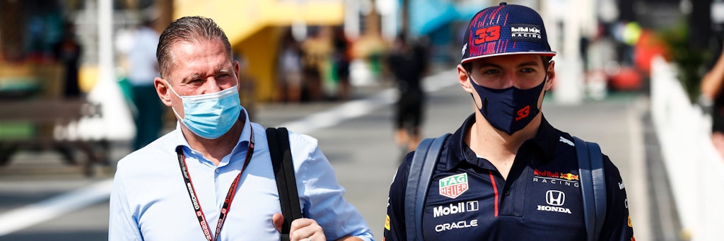 Vater und Sohn: Jos und Max Verstappen fiebern der finalen Wüstenschlacht in der Formel 1 gegen Lewis Hamilton entgegen.