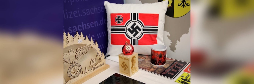 In Zwickau wurde Weihnachtsdekoration mit Nazi-Symbolik festgestellt.
