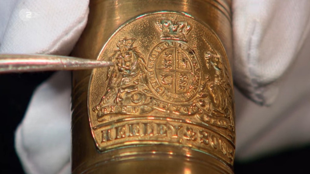Der Korkenzieher bei „Bares für Rares“ hat ein beeindruckendes Wappen eingraviert.