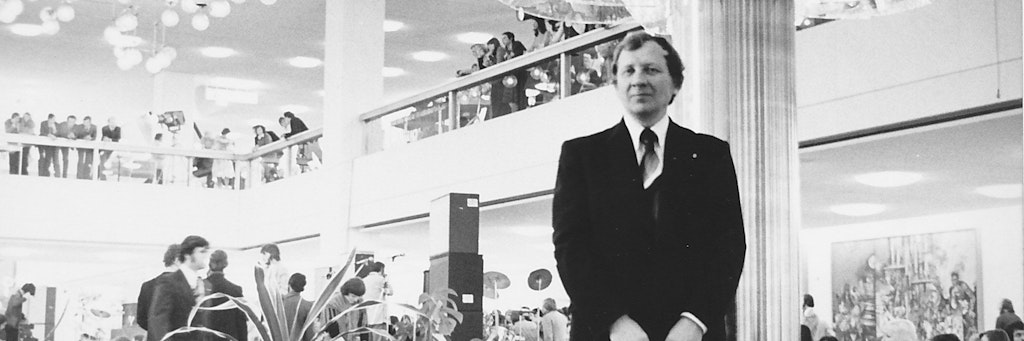 Architekt Heinz Graffunder im Foyer des Palastes der Republik, der unter seiner Leitung von 1973 bis 1976 erbaut wurde. Er plante auch die Rettung des Gebäudes.