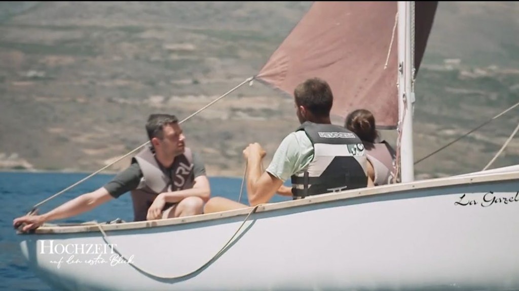 Hier läuft nichts rund: Nach der „Hochzeit auf den ersten Blick“ wollen Robert und Juliane bei einem Segeltrip die Seele baumeln lassen. Doch alles geht schief.