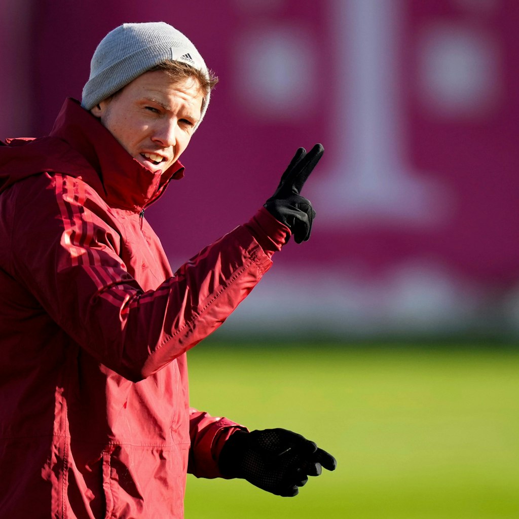 Bayerns Trainer Julian Nagelsmann muss noch ein paar Wochen auf Kimmich warten. 