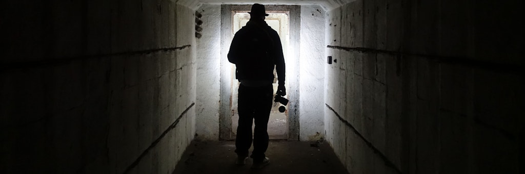 Auf Erkundungsgang im Tunnel zu einem ehemaligen Stasibunker, einst als Obst- und Gemüsekeller getarnt.