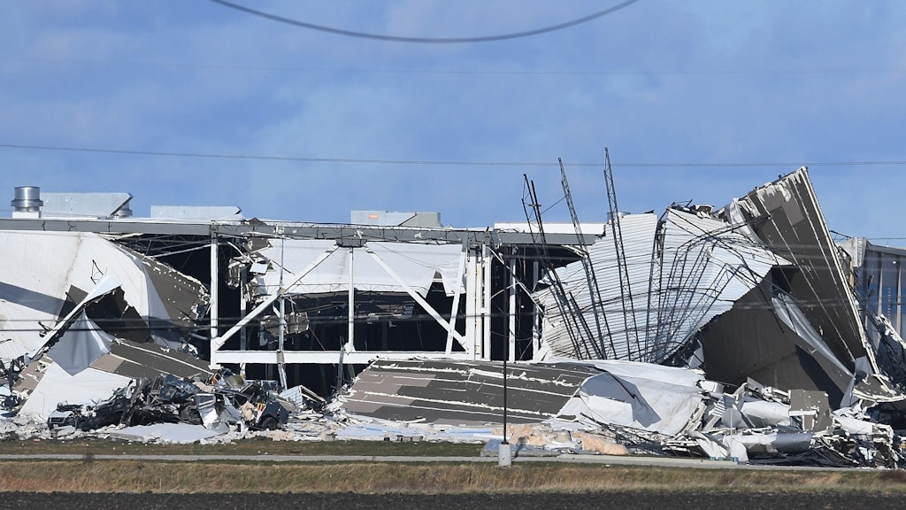 Das fast völlig zerstörte Amazon-Lagerhaus in Edwardsville (US-Bundesstaat Illinois). Hier starben sechs Mitarbeiter.