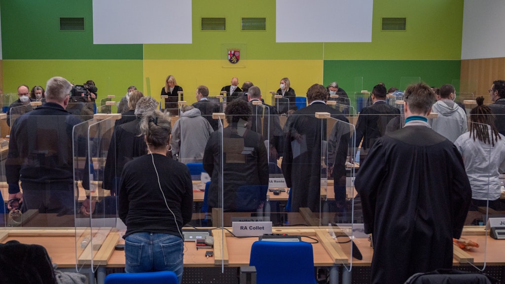 Der Vorsitzende Richter Günther Köhler verkündete im Landgericht die Urteile im sogenannten Cyberbunker-Prozess.