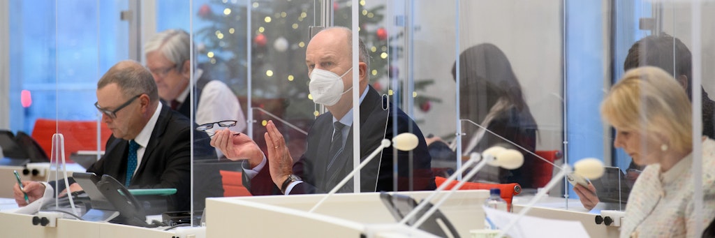 Dietmar Woidke (SPD) während der Sondersitzung des Brandenburger Landtages. Der Ministerpräsident appellierte an die Verantwortung der Bürger.