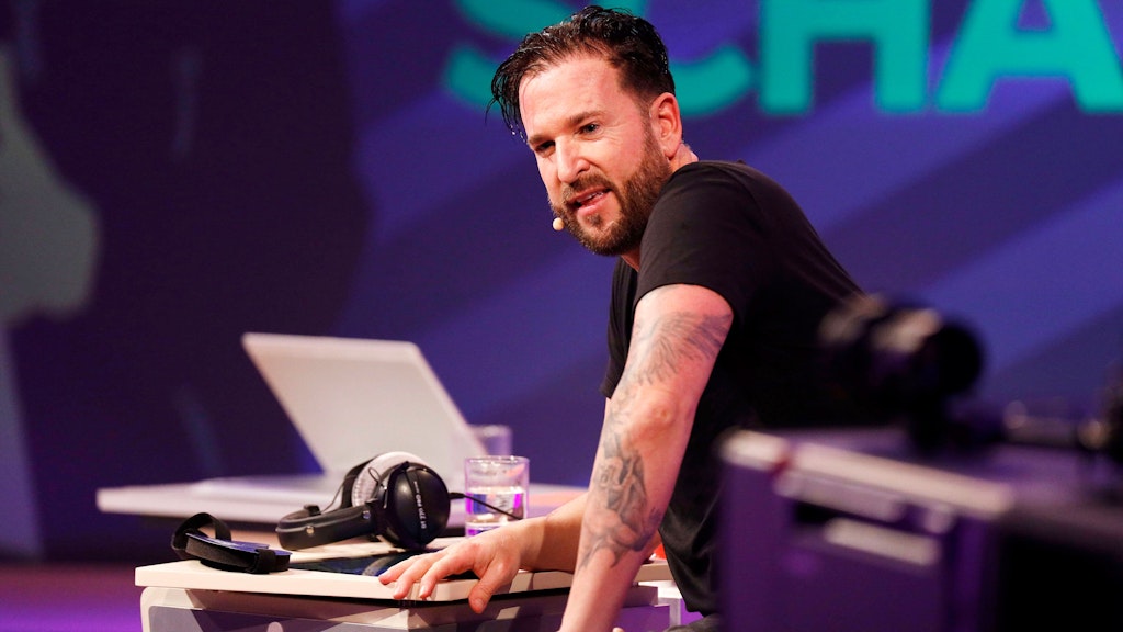 Michael Wendler ist ein ehemaliger Schlagersänger, der auf Telegram Verschwörungsmythen zum Coronavirus verbreitet.