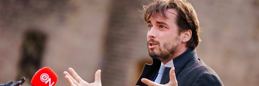 Dem rechtsgerichteten Politiker Thierry Baudet hat ein niederländischen Gericht untersagt, die Corona-Beschränkungen in den Online-Netzwerken mit dem Holocaust zu vergleichen.