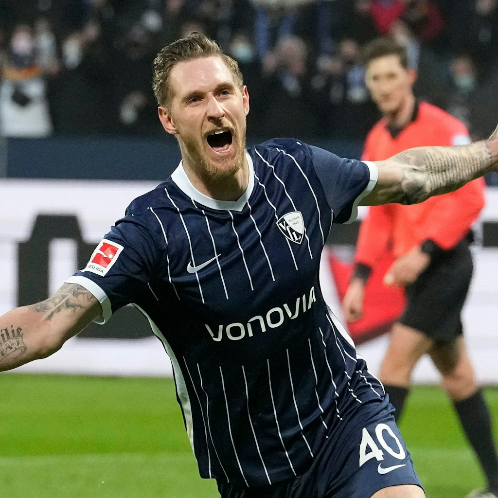 Die Trikotfarbe hat sich geändert, seine Jubelposen nicht: Bochums Sebastian Polter feiert seinen Treffer gegen Dortmund am vergangenen Wochenende.