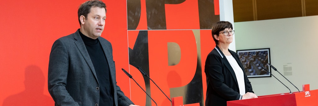 Lars Klingbeil und Saskia Esken, Vorsitzende der SPD: Das Führungsduo plädiert für verschärfte Anti-Corona-Maßnahmen.