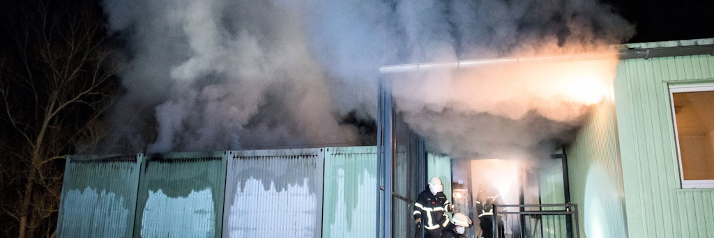 Ein Wohncontainer einer Asylbewerber-Unterkunft in Hamburg ist niedergebrannt.