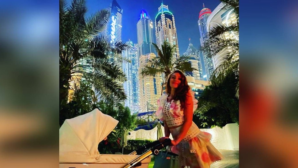 Georgina Fleur fühlt sich auch mit Kind richtig wohl in Dubai.