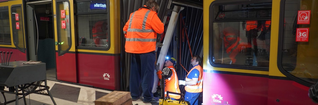 Arbeiten am entgleisten Zug in der vergangenen Woche.