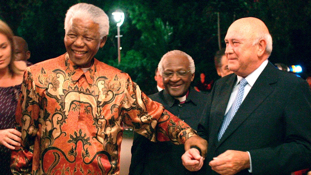 Nelson Mandela, Desmond Tutu und <a href="https://de.wikipedia.org/wiki/Frederik_Willem_de_Klerk"></a> Frederik Willem de Klerk