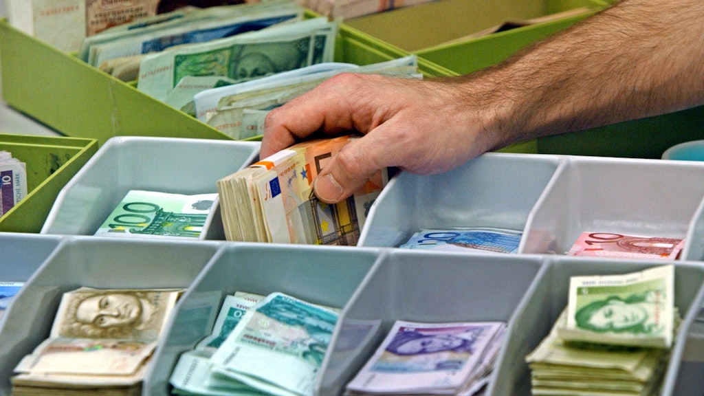 Zum Jahreswechsel 2001/2002 ging's los: Der Euro ersetzte als Bargeld die D-Mark.