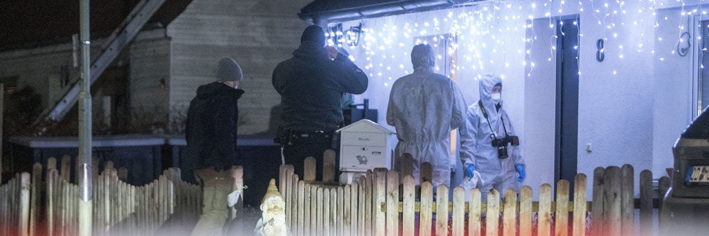 Die Spurensicherung arbeitet am Tatort. 