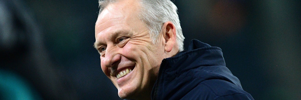 Christian Streich geht frohgelaunt in sein elftes Jahr als Freiburg-Trainer.