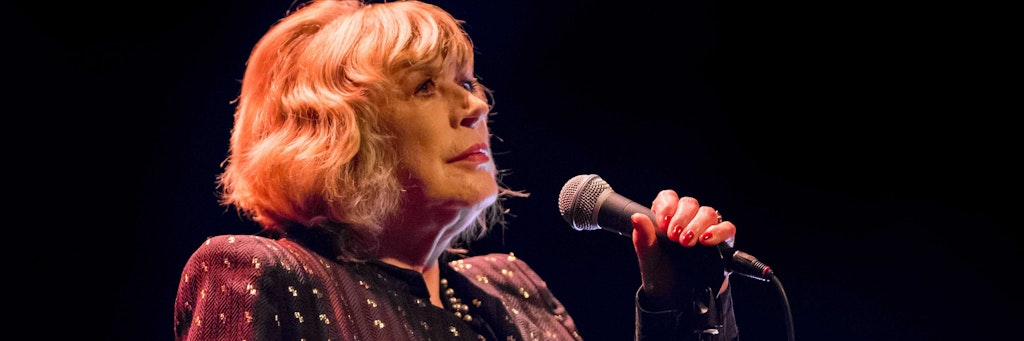 Die britische Sängerin Marianne Faithfull bei einem Auftritt.