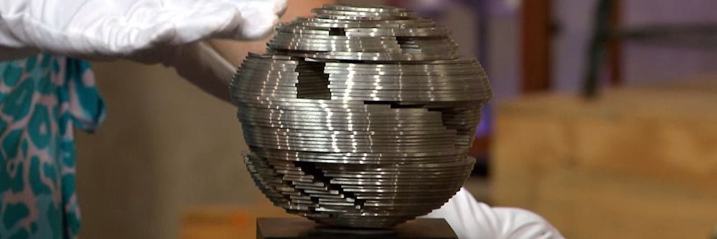 Eine Skulptur, die es in sich hat – sowohl vom Gewicht als auch vom Preis. Bei „Bares für Rares“ kam das tolle Stück jetzt unter den Hammer.