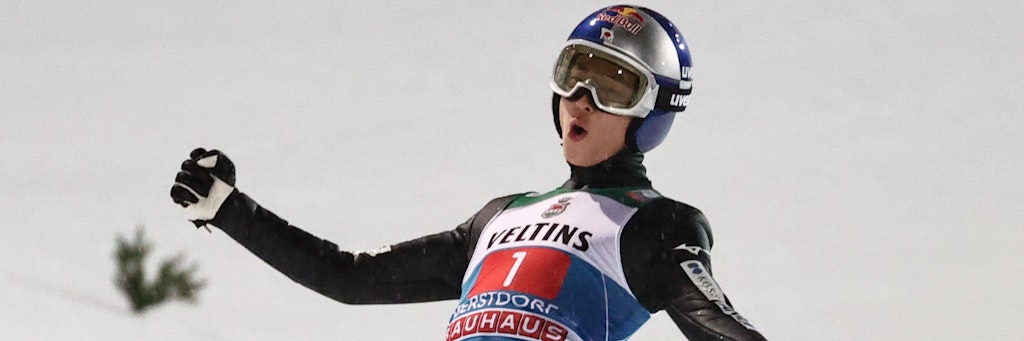 Sieger Ryoyu Kobayashi aus Japan jubelt nach seinem Sprung im zweiten Durchgang. 