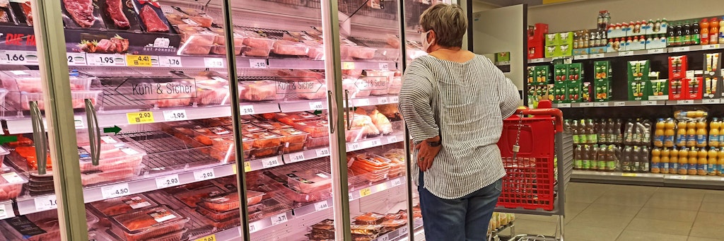 Fleisch könnte teurer werden, wenn es nach Greenpeace geht.