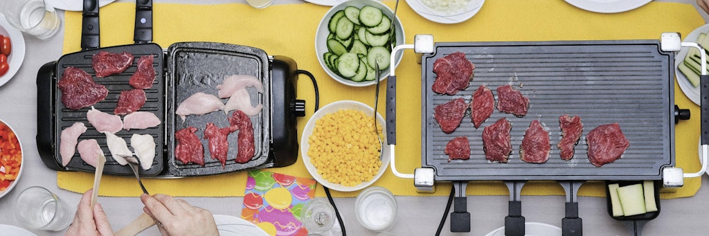 Zu Silvester werden auch in Berlin die Raclette-Grills angeworfen.