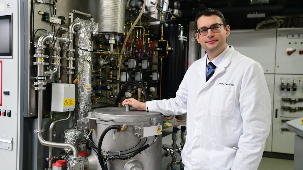 Professor Volker Presser vom Leibniz-Institut für Neue Materialien in seinem Saarbrücker Labor.