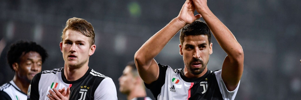 Ciao Italia! Sami Khedira (r.) wechselt von Jueventus Turin zu Hertha BSC und soll die Blau-Weißen vor dem Abstieg retten.