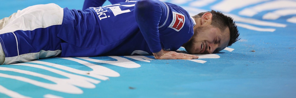 Steven Skrzybskis Gesichtsausdruck zeugt bei seinem zweiten Lieblingsklub eher von Schmerz. Mit Schalke droht ihm der Abstieg.