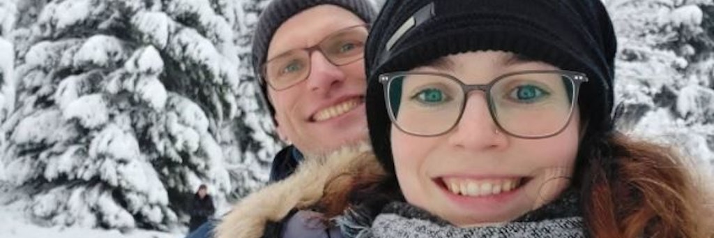 Haben Spaß im Schnee: „Hochzeit auf den ersten Blick“-Paar Annika und Manuel.