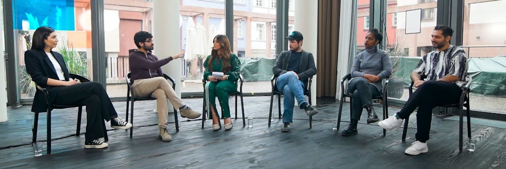 Die beste Instanz: Nava Zarabian, Mohamed Amjahid, Moderatorin Enissa Amani, Max Czollek, Natasha A. Kelly und Gianni Jovanovic (v.l.).