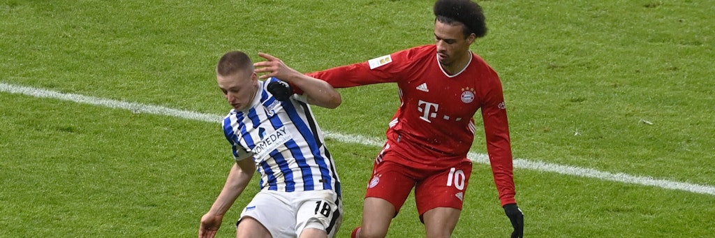 Santiago Ascacibar schirmt den Ball gegen Bayerns Leroy Sane ab. In Stuttgart wartet der nächste Härtetest auf den Argentinier.