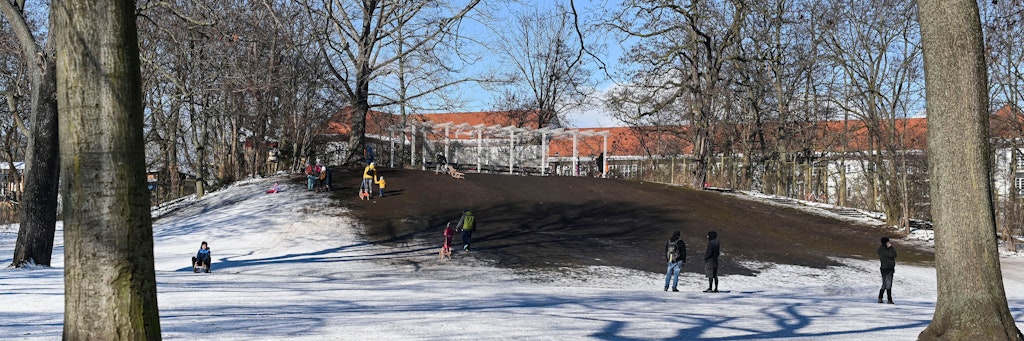 Wo ist nur der Schnee auf dem Rodelhügel geblieben? Das fragen sich auch die Anwohner.<br>