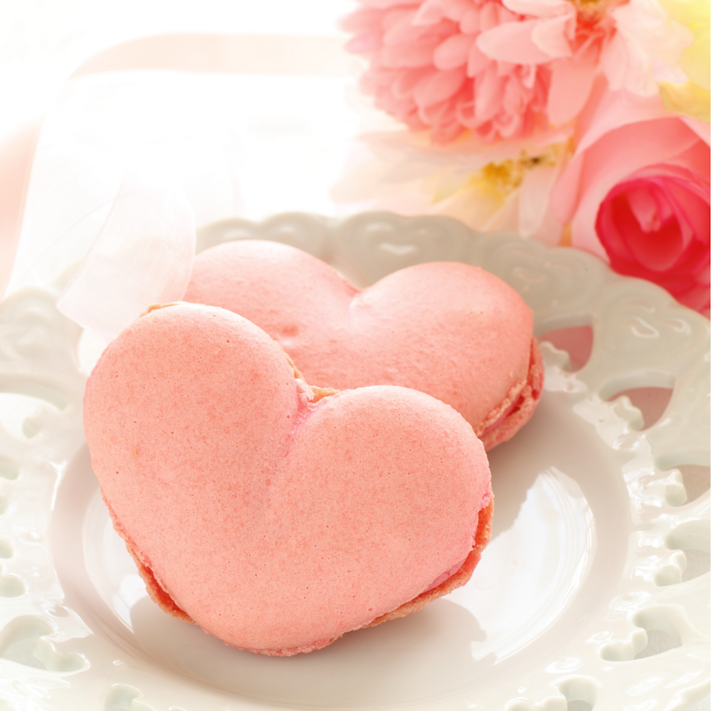 In seinen Kursen verrät Lemm, wie jedem solche Herz-Macarons gelingen.
