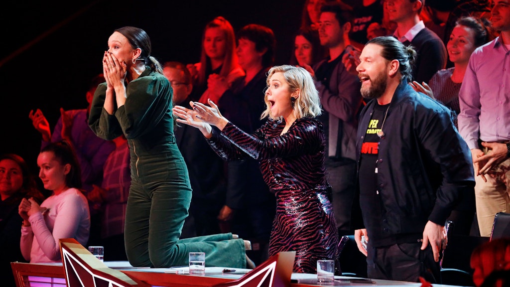 Große Begeisterung bei „The Masked Singer“: Ruth Moschner geht immer voll mit. (Das Foto stammt aus der zweiten Staffel, vor Beginn der Corona-Pandemie in Deutschland.)