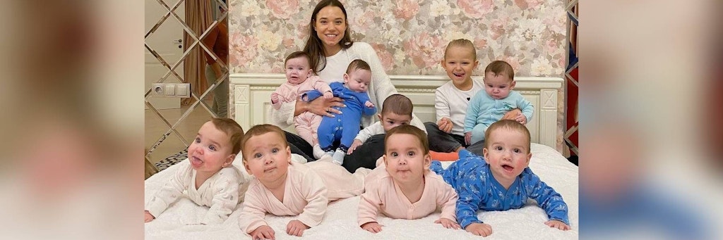 Christina Ozturk mit neun ihrer elf Kinder.