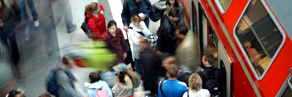 Pendler auf dem Berliner Hauptbahnhof: 225.000 Brandenburger und 78.000 Westdeutsche arbeiten in Berlin. 