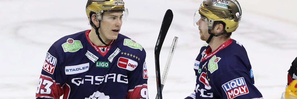 Gut für die Eisbären: Leo Pföderl (l.) und Marcel Noebels sind momentan kaum zu stoppen.