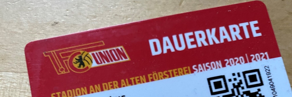 Die Dauerkarte für die zweite Bundesligasaison der Eisernen - heiß begehrt, aber pandemiebedingt wenig genutzt. 