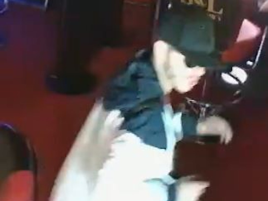 Dieser Mann wurde während des Überfalls im Innern des Casinos gefilmt.