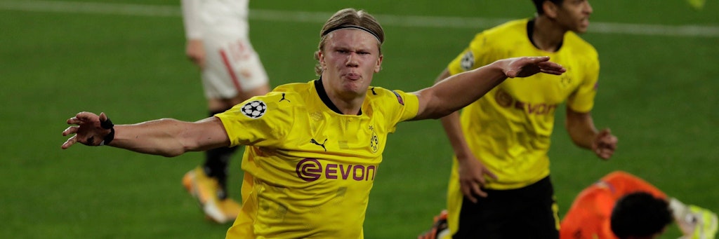 Erling Haaland feiert sein Tor zum 2:1.